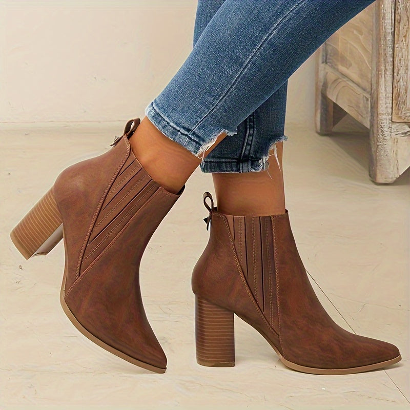 Clara | Moderne Stiefeletten mit Spitze und Blockabsatz