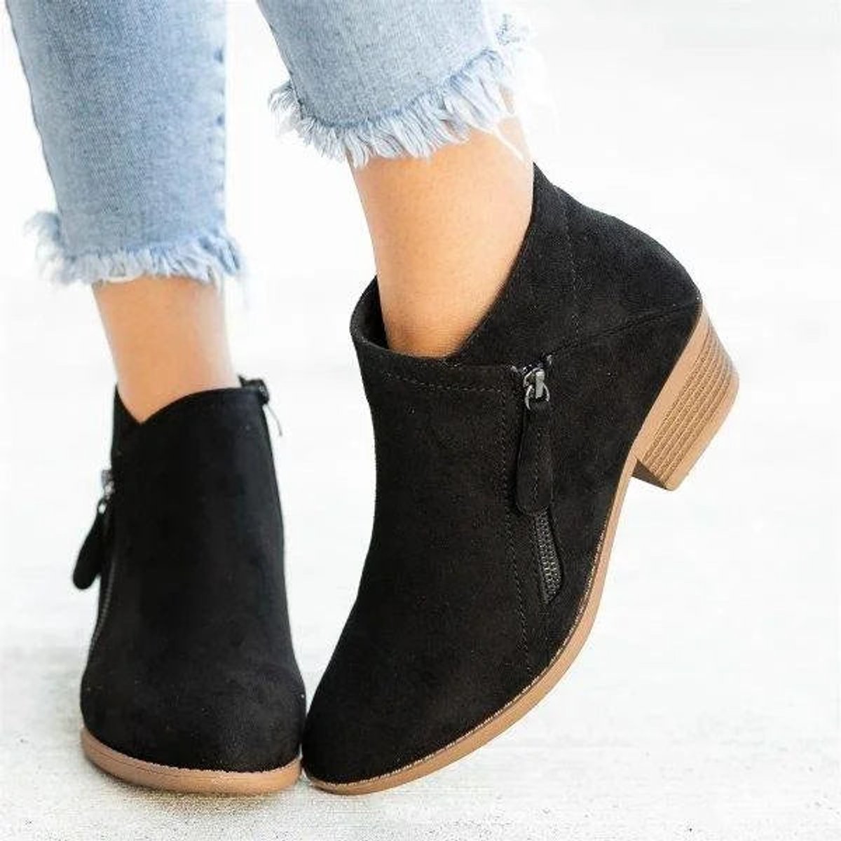 Celeste | Zeitlose Stiefeletten aus Wildleder mit niedrigem Blockabsatz