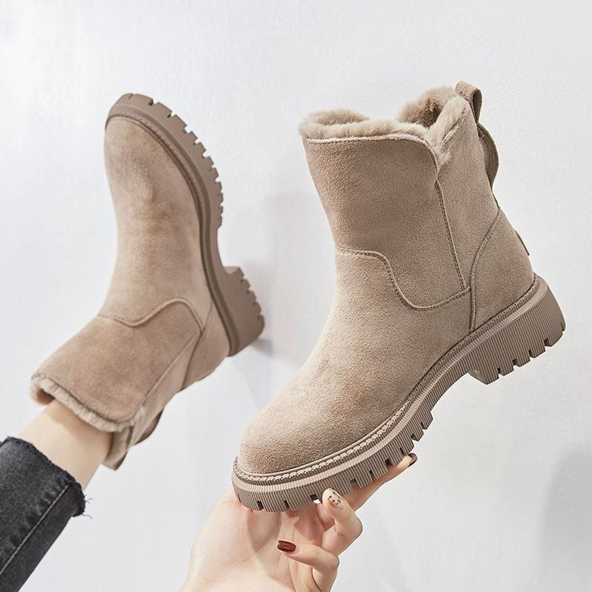 Livia | Kuschelige Wildleder Slip-On Winterstiefeletten