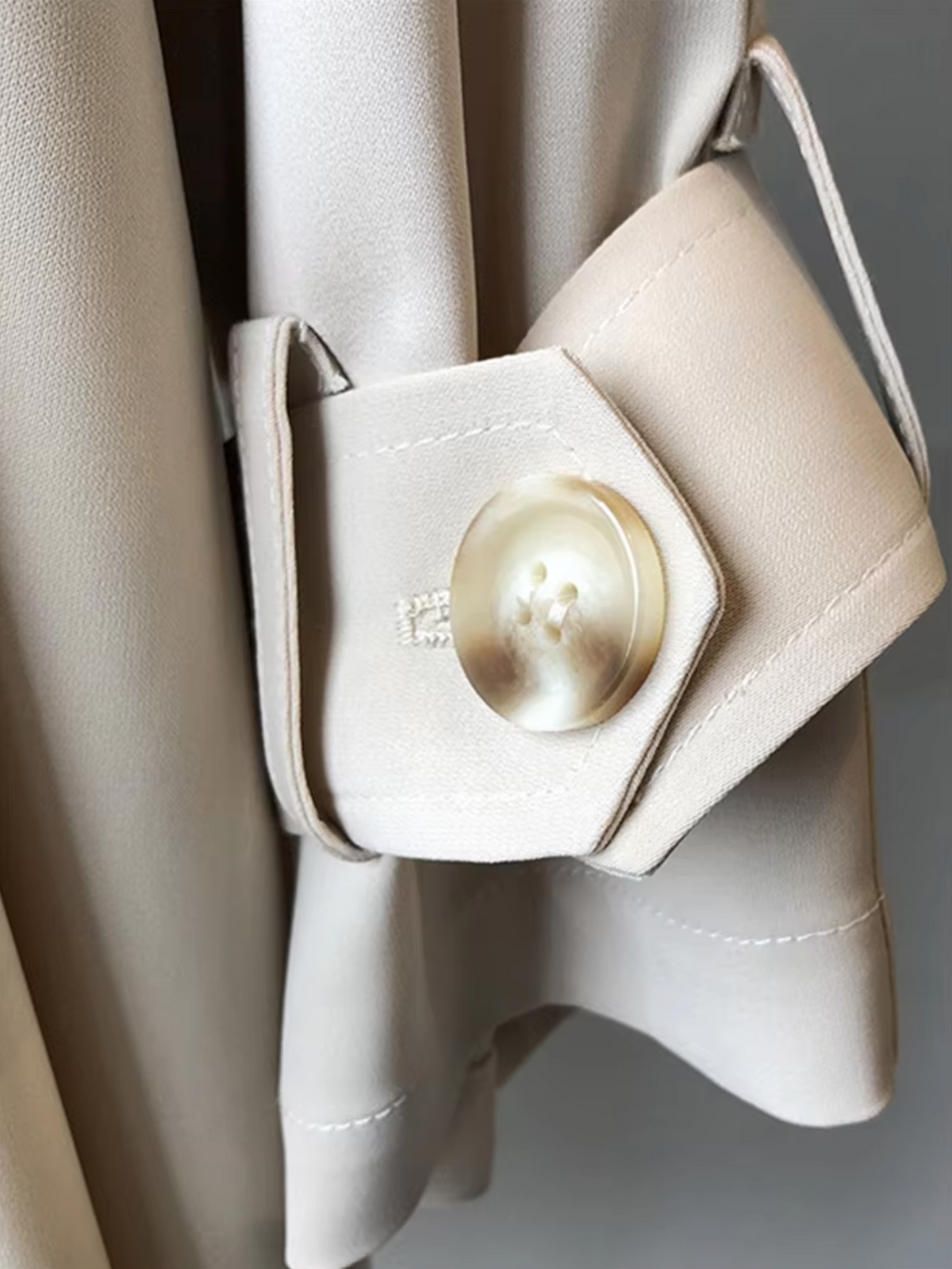 Juliane | Langer wasserfester Trenchcoat für Frauen