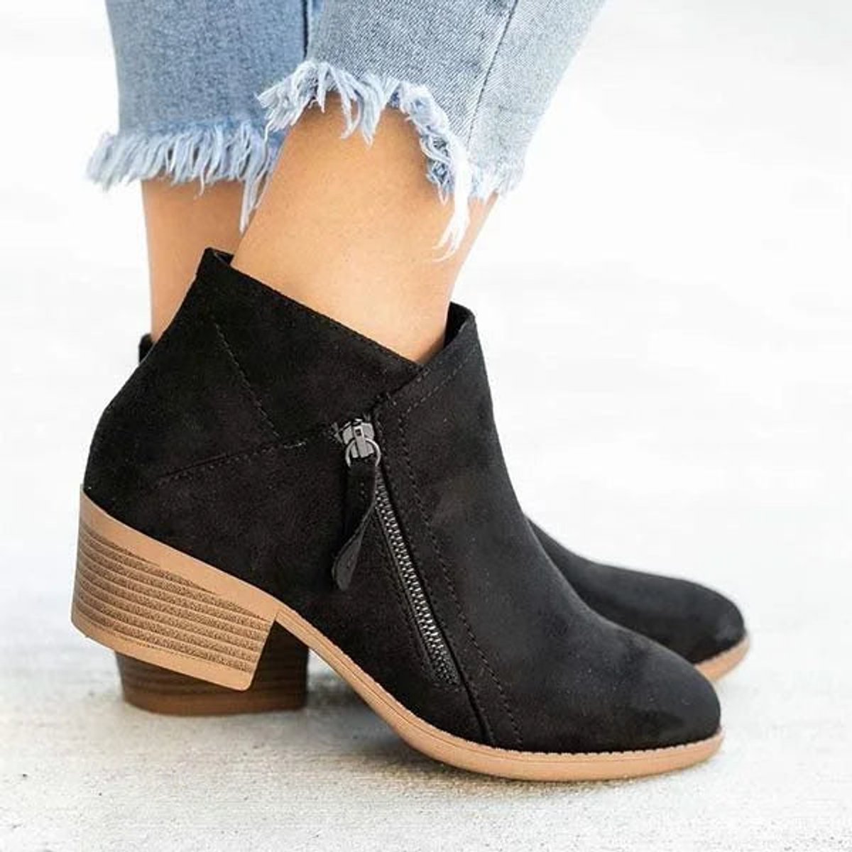 Celeste | Zeitlose Stiefeletten aus Wildleder mit niedrigem Blockabsatz