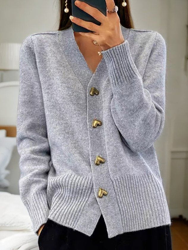 Johanna | Eleganter Damen Strickjacke mit Herzknöpfen