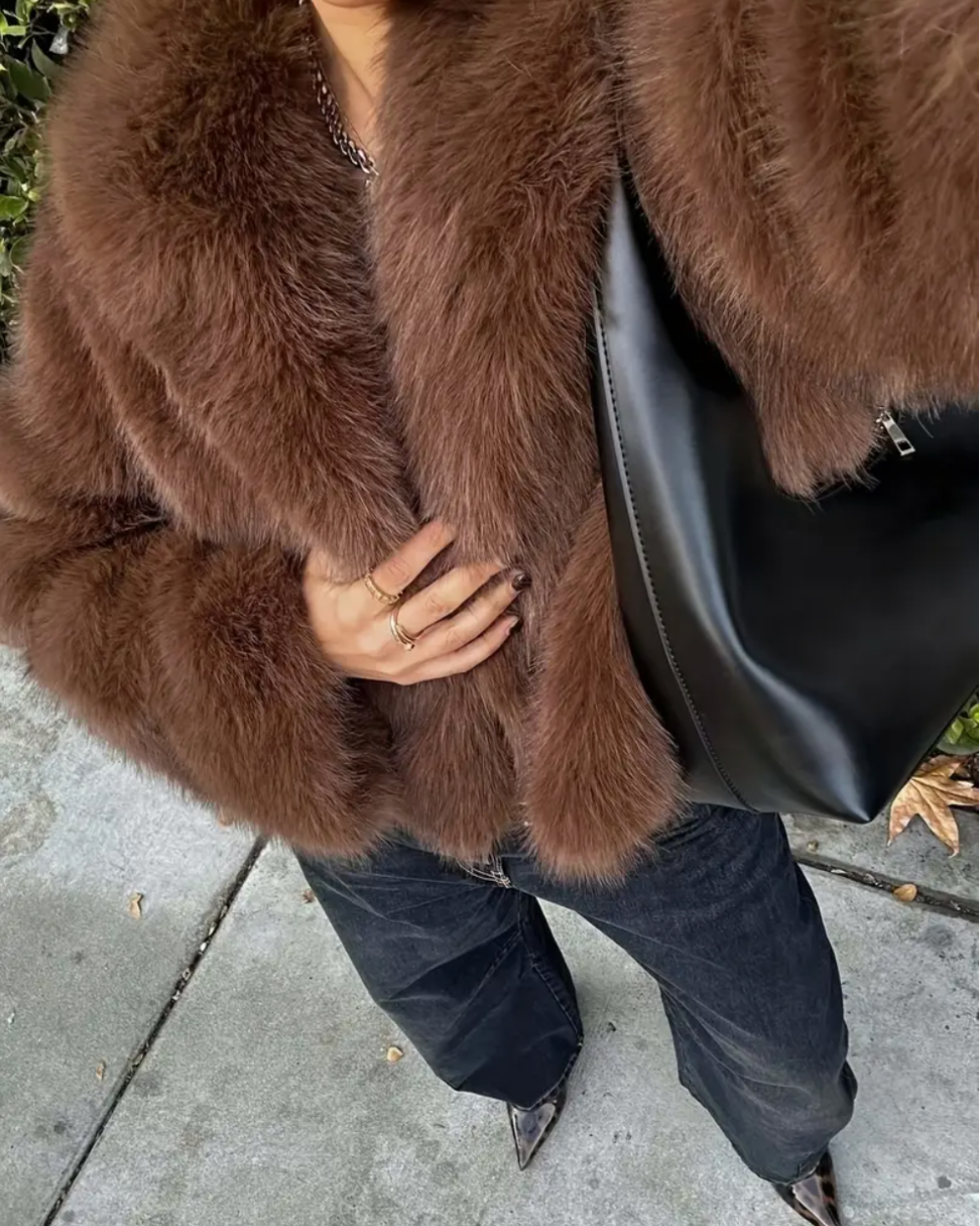 Kurz geschnittene Kunstfelljacke mit Schalkragen