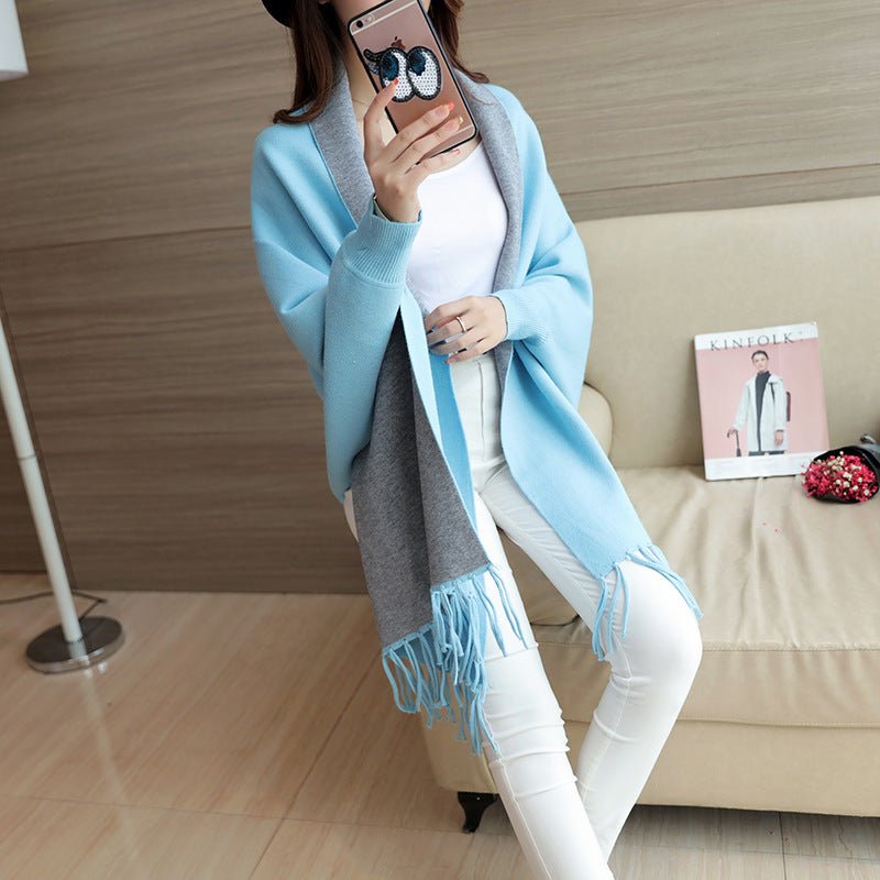 WW | Elegant Scarf with Fringe and Contrasting Colors