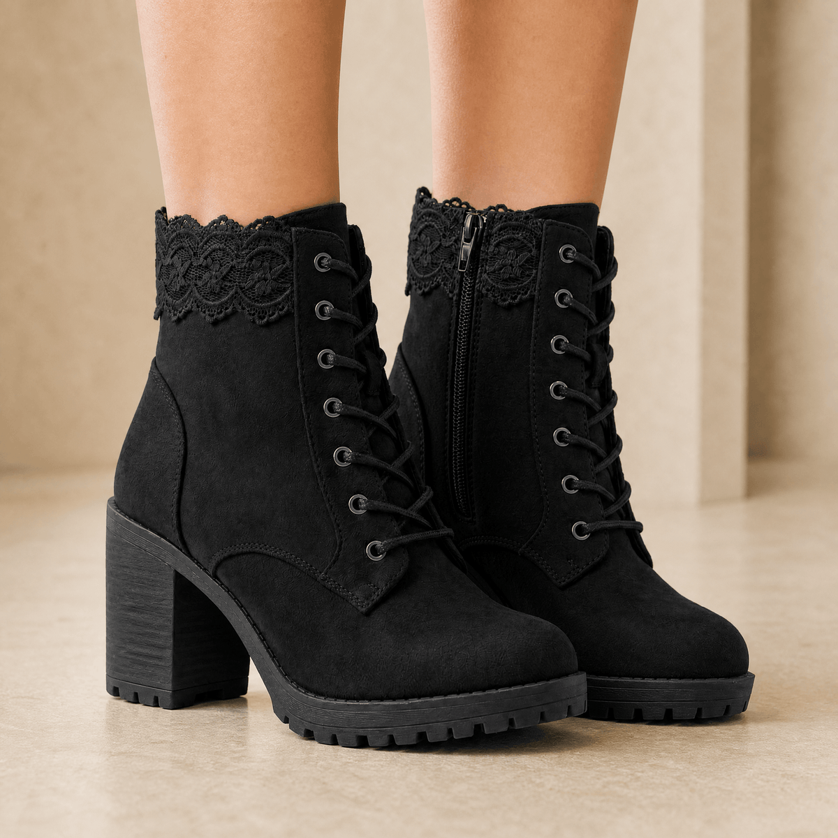 Lacelle | Ankle Boots – Romantischer Wildleder-Look mit Spitzenrand