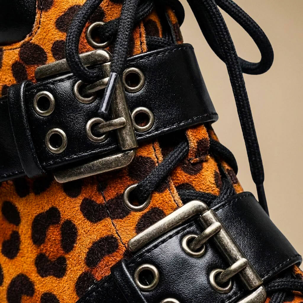 Amelia | Markante Stiefeletten mit hochwertiger Schnalle und markanter Optik 2
