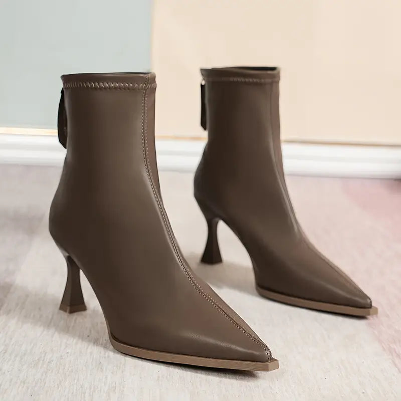 Chloe | Schicke und elegante Kitten-Heel-Stiefeletten 6