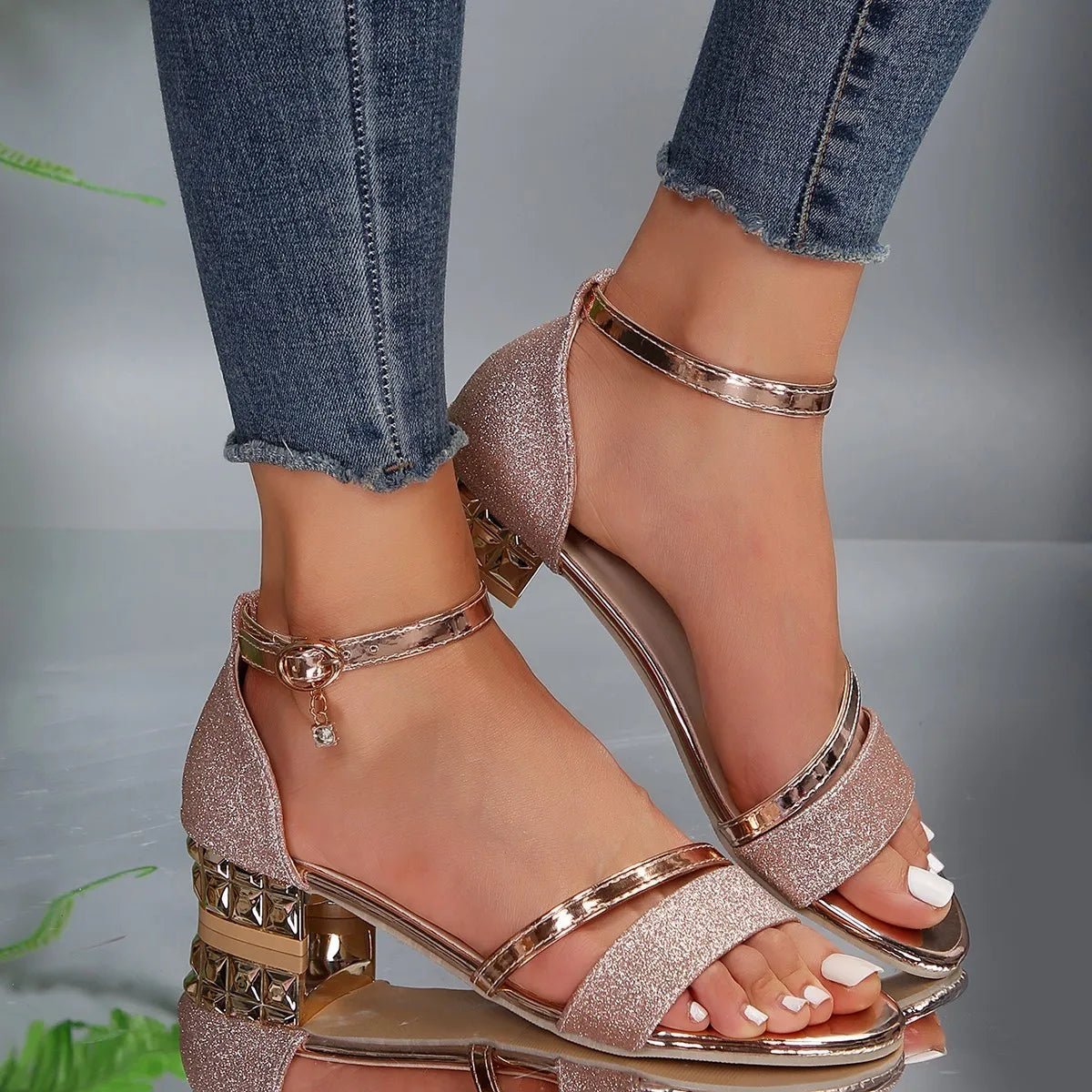 Clara | Glitzernde Sandalen mit Blockabsatz und Knöchelriemen 3