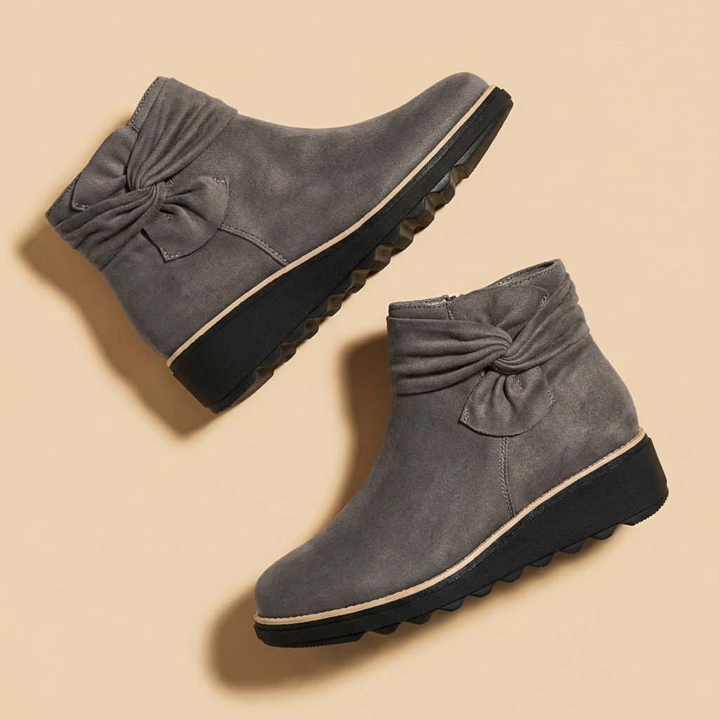Emma | Schicke und bequeme Wildlederstiefel mit Schleife 4
