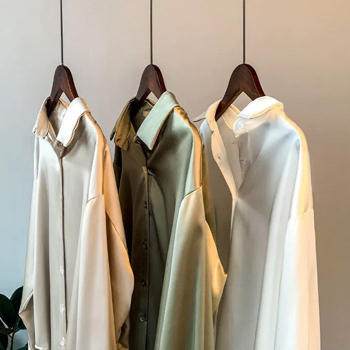 Hedina | Elegante, Lockere Damen Seidenbluse mit Verspielten Rüschen 1