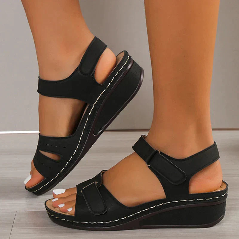 Hela | Elegante, Bequeme & Atmungsaktive Damensandalen mit Keilsohle 1