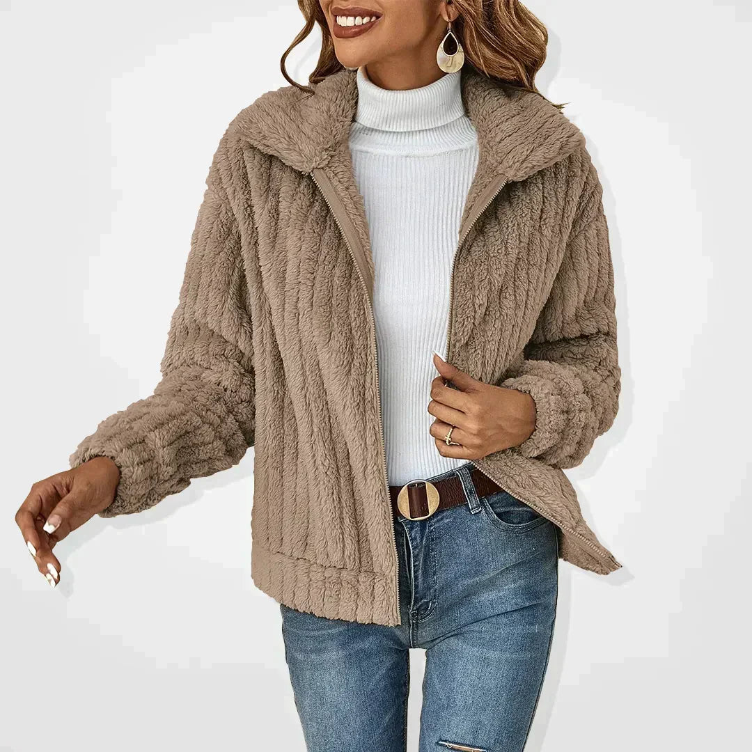 Isadora | Flauschige Strickjacke 0