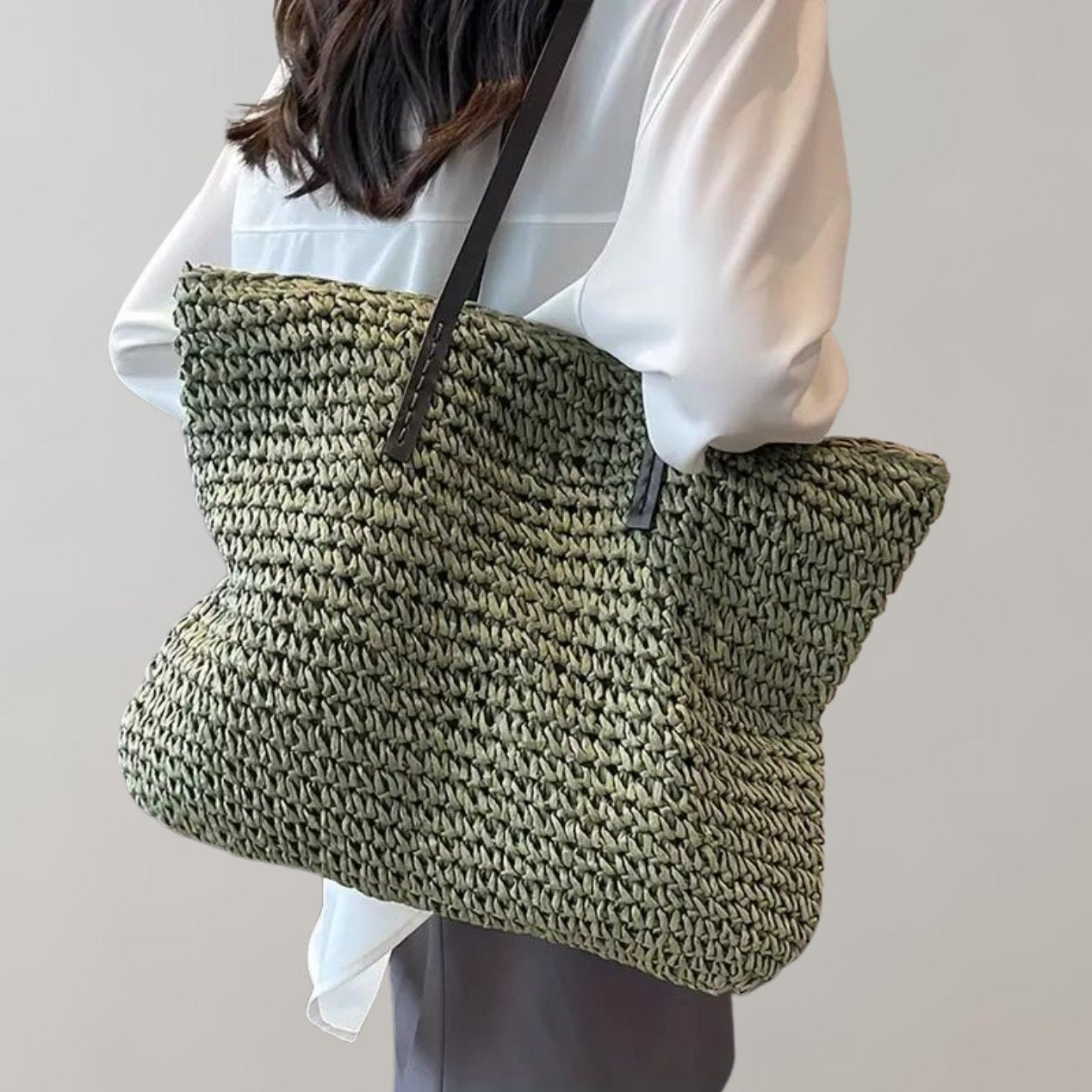 Leonie | Übergroße Schultertasche aus gewebtem Stroh 0