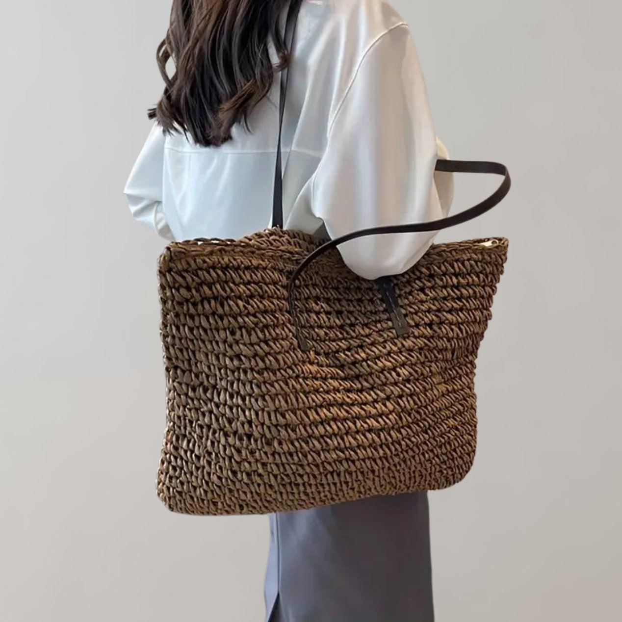 Leonie | Übergroße Schultertasche aus gewebtem Stroh 10