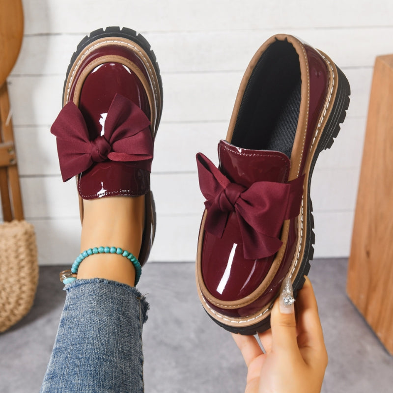 Livia | Glänzende Damen Loafer mit Übergroßer Schleife 2