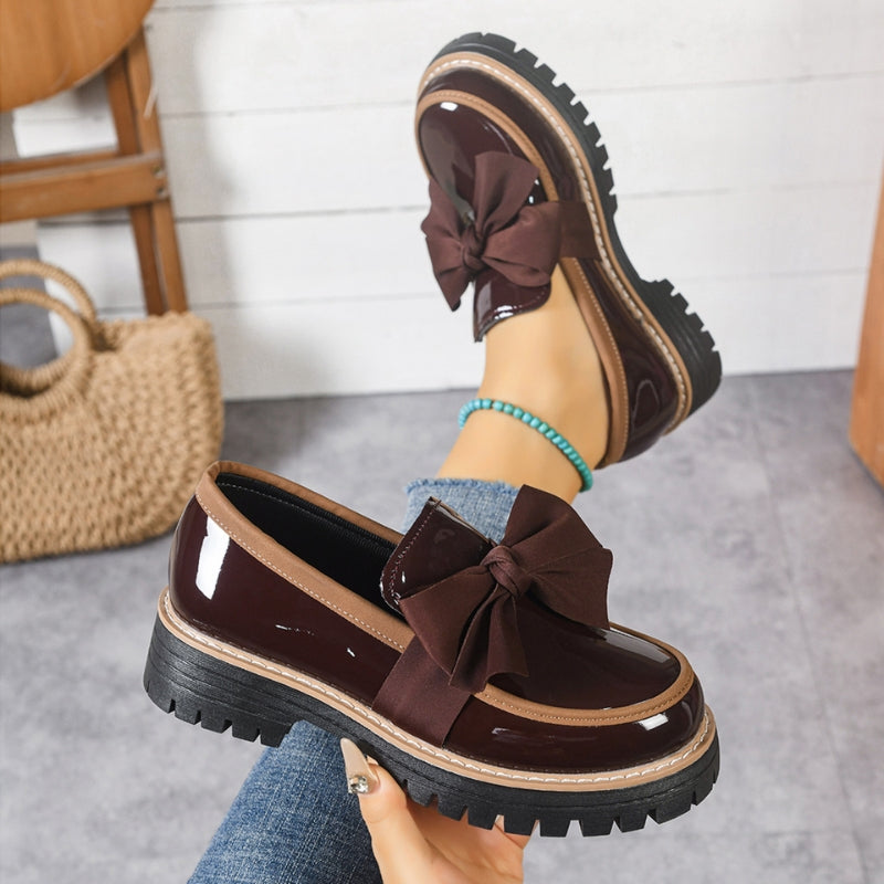 Livia | Glänzende Damen Loafer mit Übergroßer Schleife 4