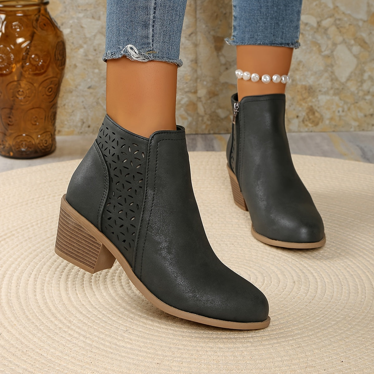Marie | Lasergeschnittene, atmungsaktive orthopädische Stiefel 7