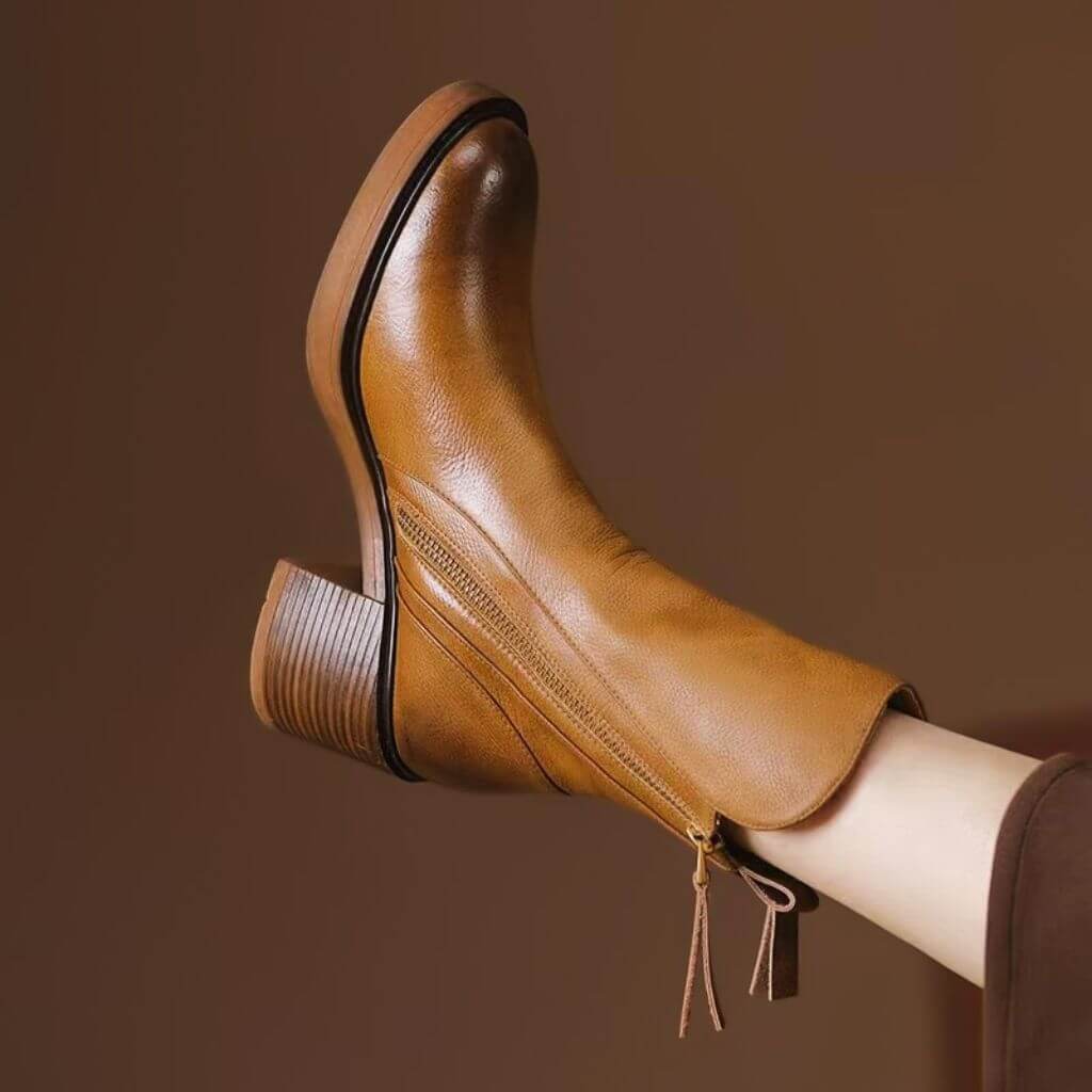 Mia | Elegante und stylische Lederstiefeletten 2
