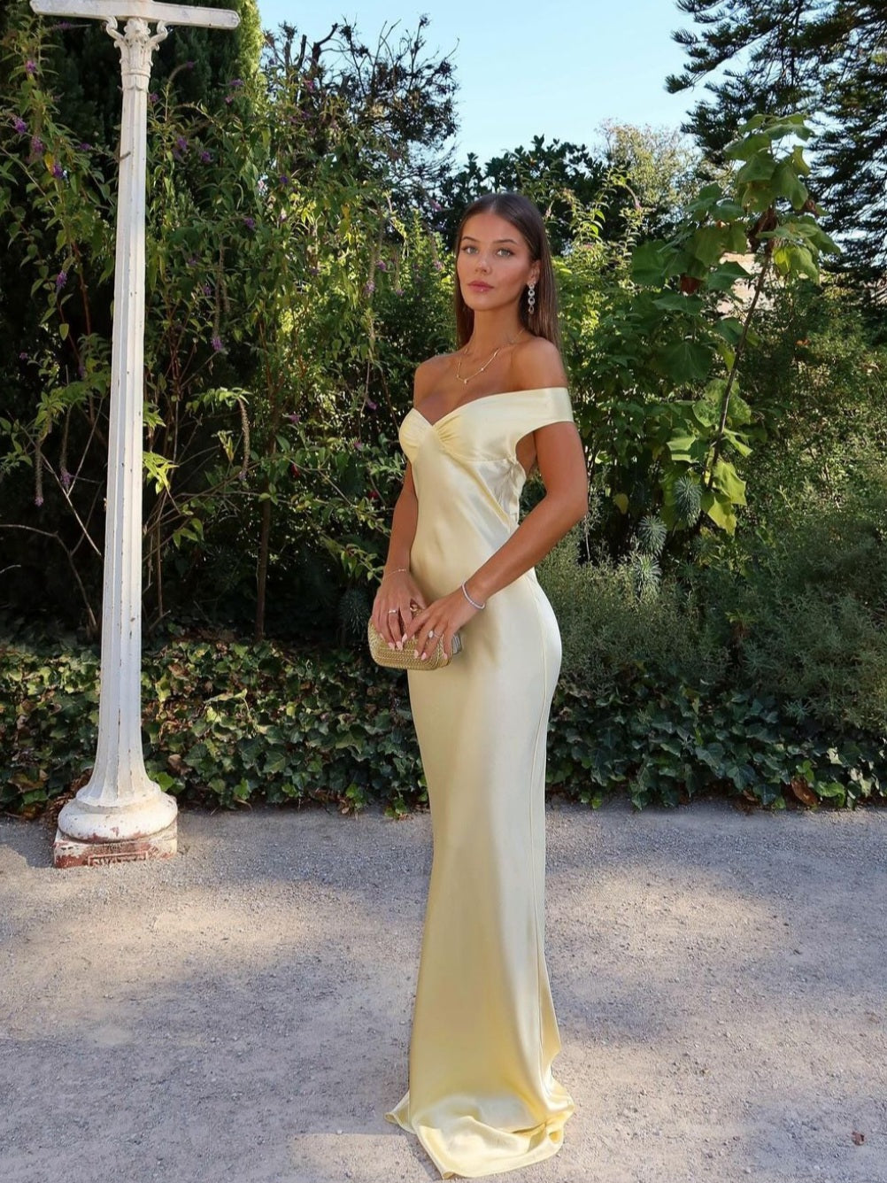 Mira | Hochzeitsgästekleid Satin Elegant Schulterfrei 0