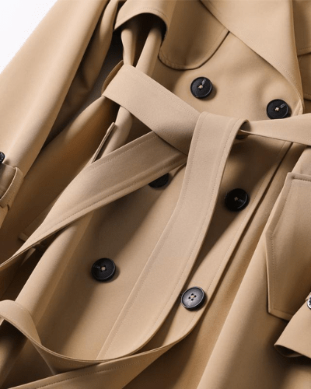 Langer Trenchcoat mit Bindegürtel und Schulterriegeln