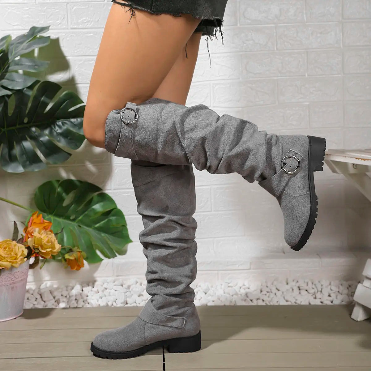Victoria | Elegante und moderne kniehohe Damenstiefel 1