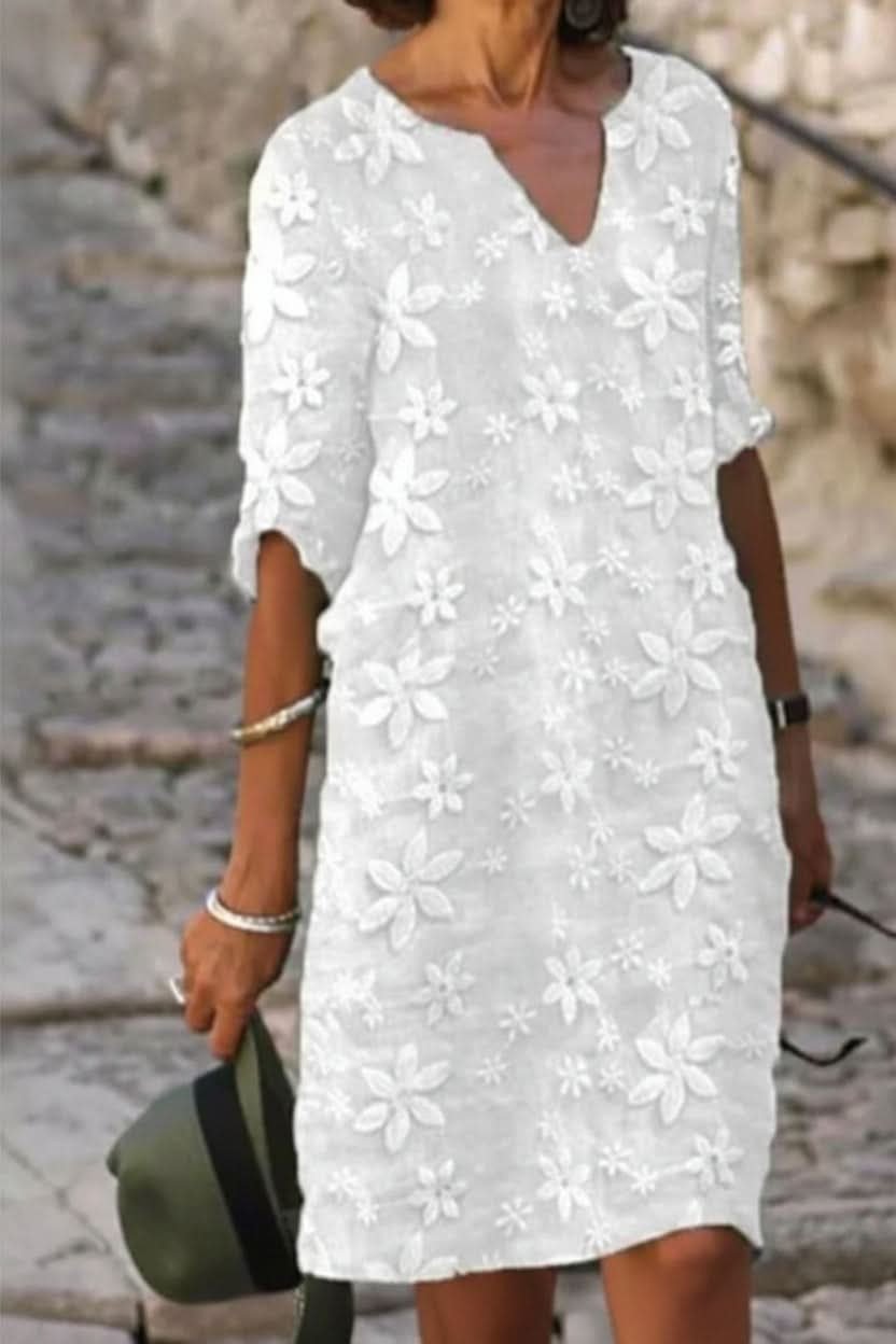 Victoria | Elegantes Midikleid aus floraler Spitze 0