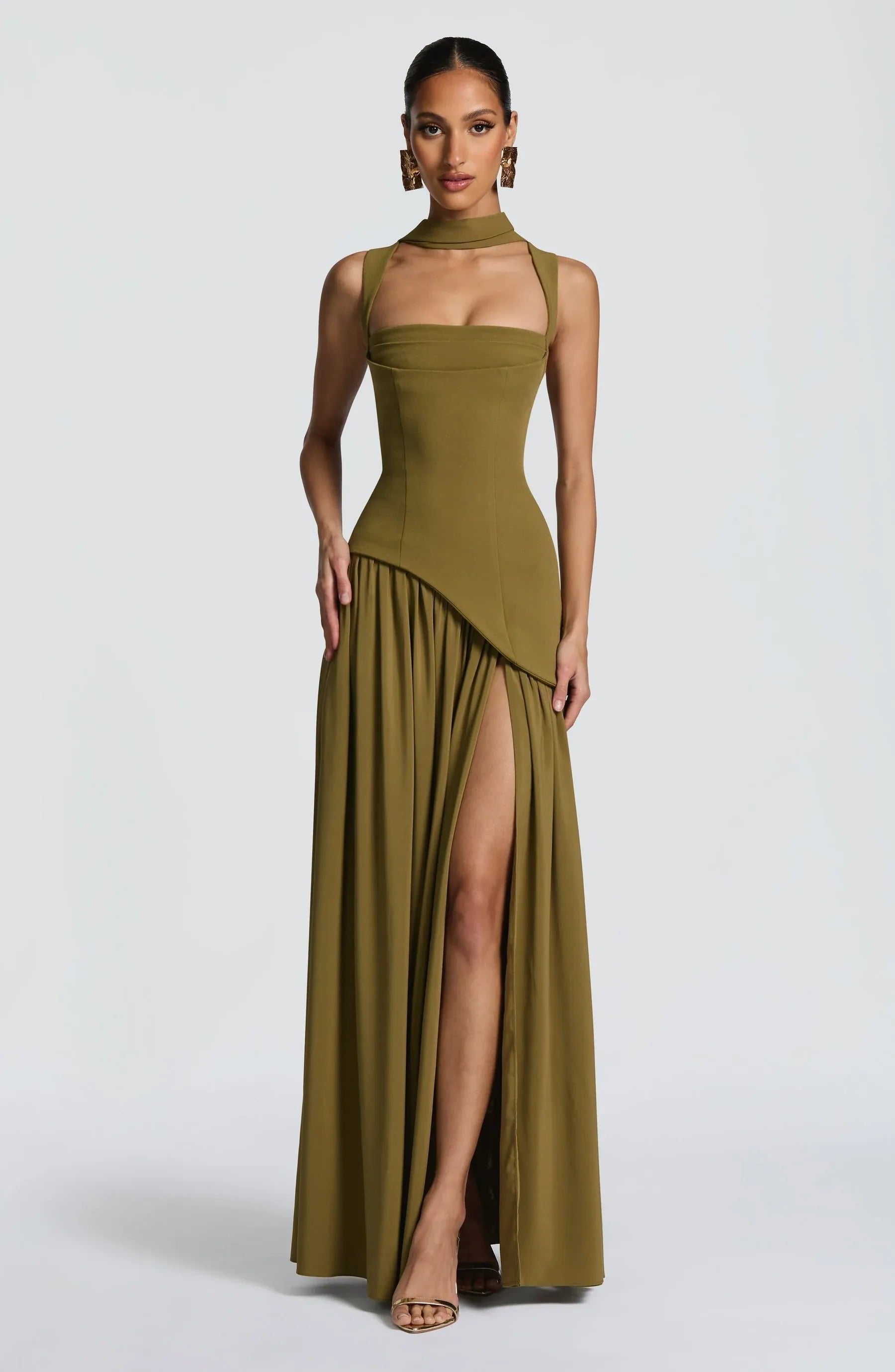 Victoria | Glamouröses Maxikleid mit eckigem Ausschnitt 2