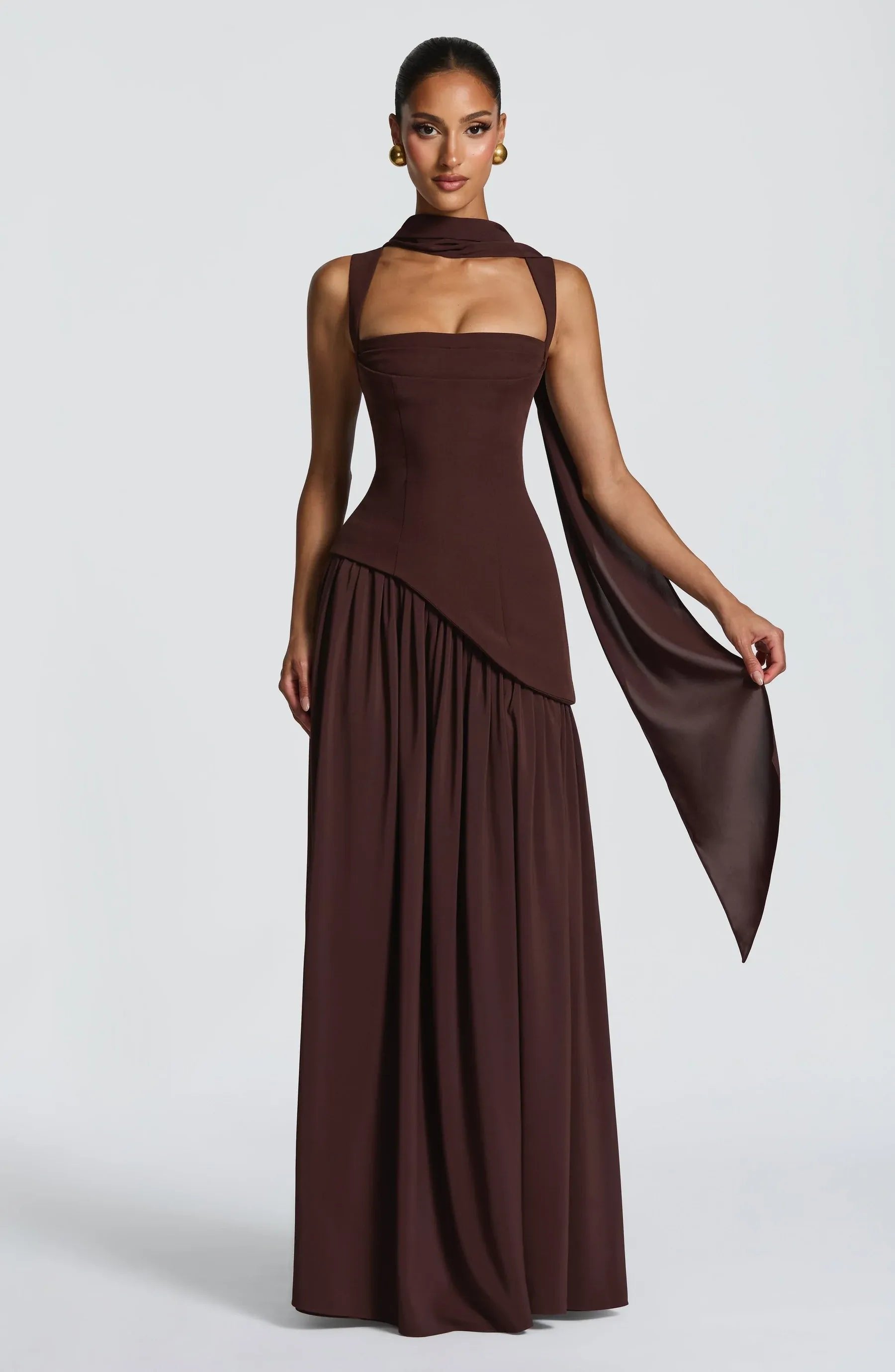 Victoria | Glamouröses Maxikleid mit eckigem Ausschnitt 3