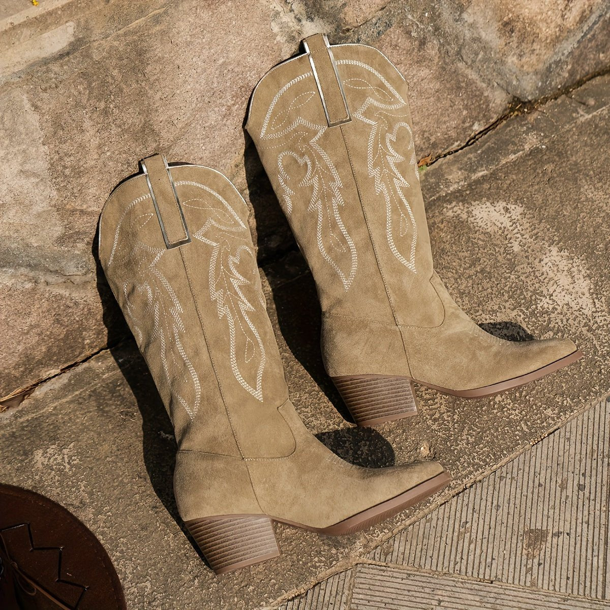 Clara | Elegante Cowboystiefel mit feiner Stickerei
