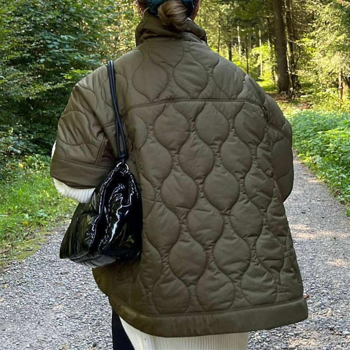Mila | Warme und moderne Kurzarm Daunenjacke