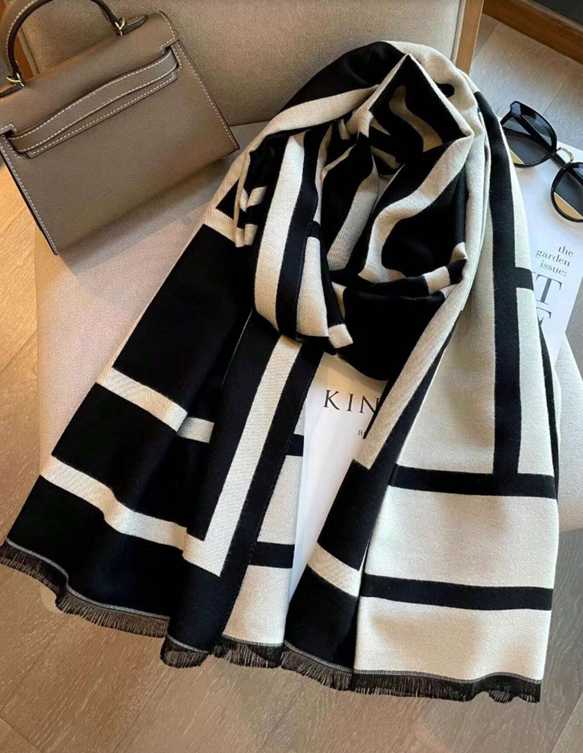 Drew | Graphic Scarf – Timeless Design for Every Outfit