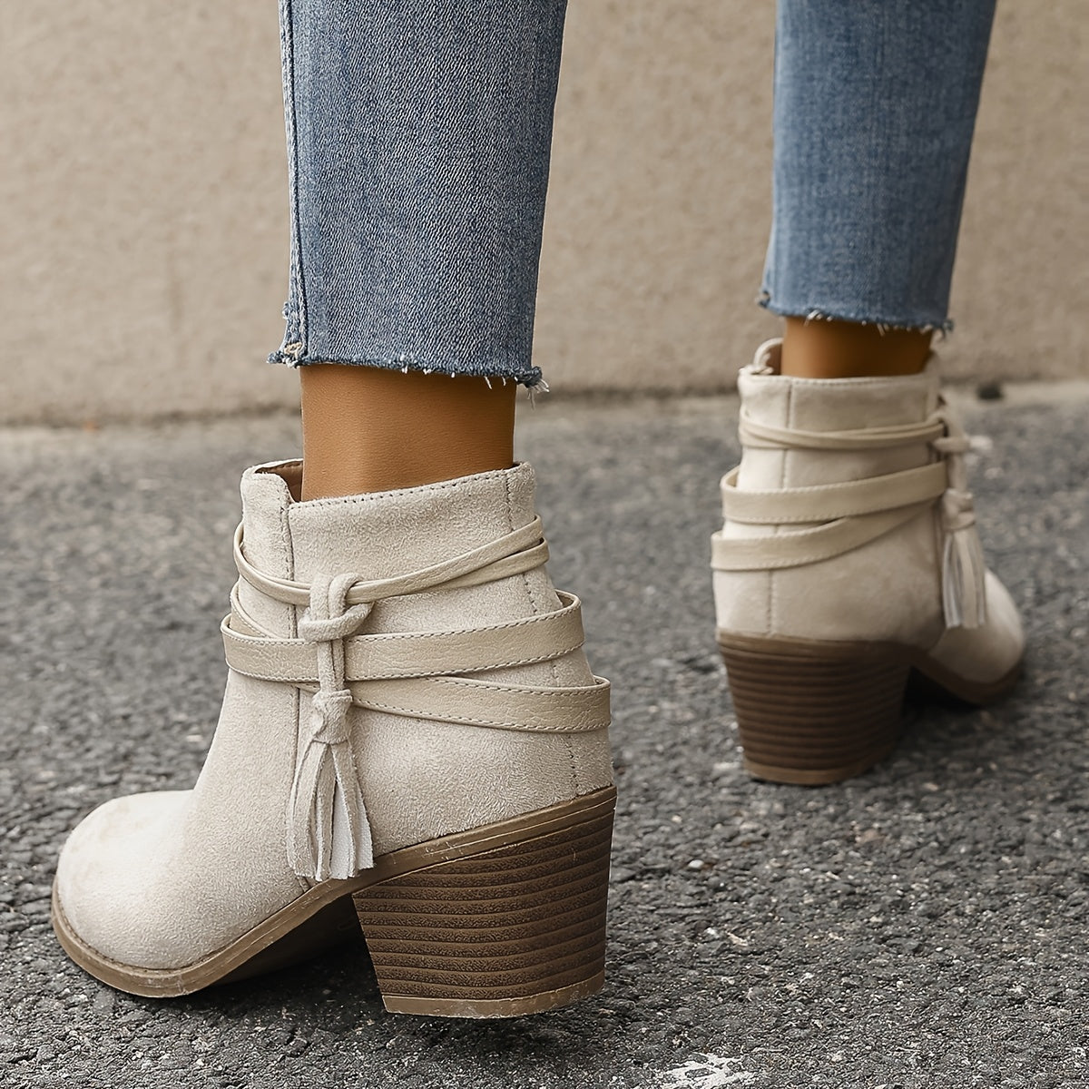 Lena | Charaktervolle Stiefeletten mit Quastenriemen und Blockabsatz