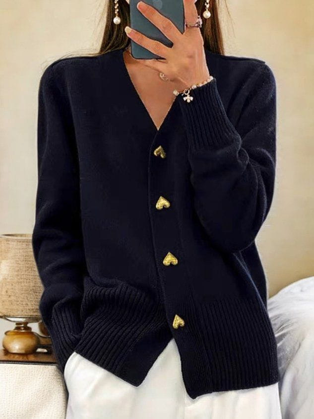 Johanna | Eleganter Damen Strickjacke mit Herzknöpfen