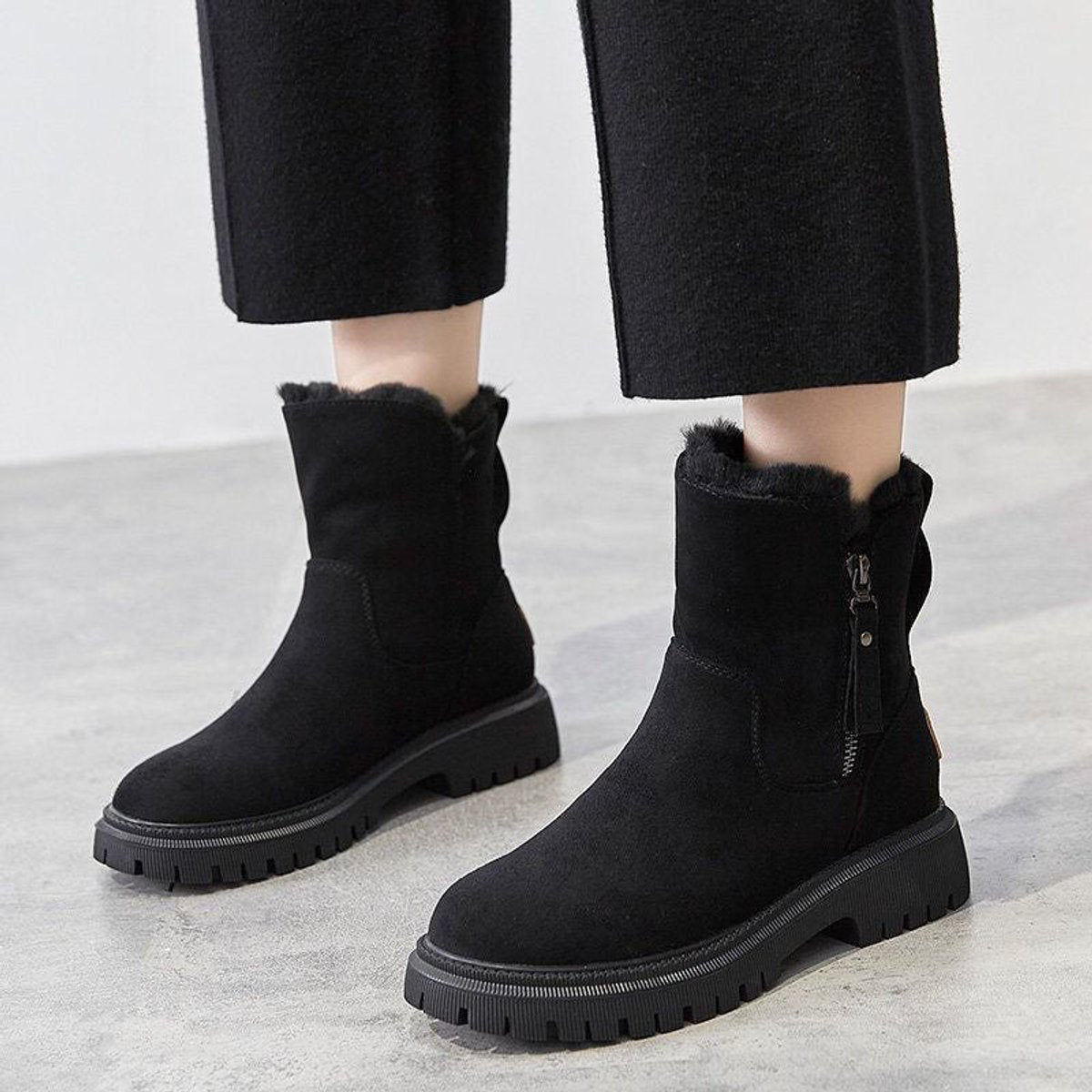 Livia | Kuschelige Wildleder Slip-On Winterstiefeletten