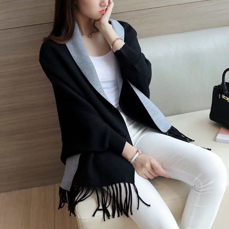 WW | Elegant Scarf with Fringe and Contrasting Colors