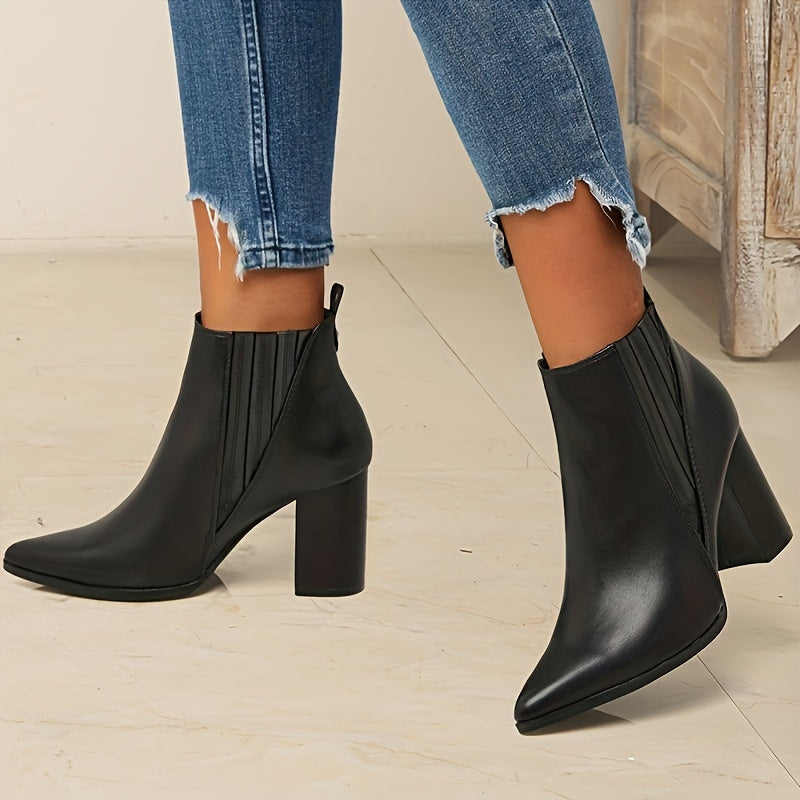 Clara | Moderne Stiefeletten mit Spitze und Blockabsatz