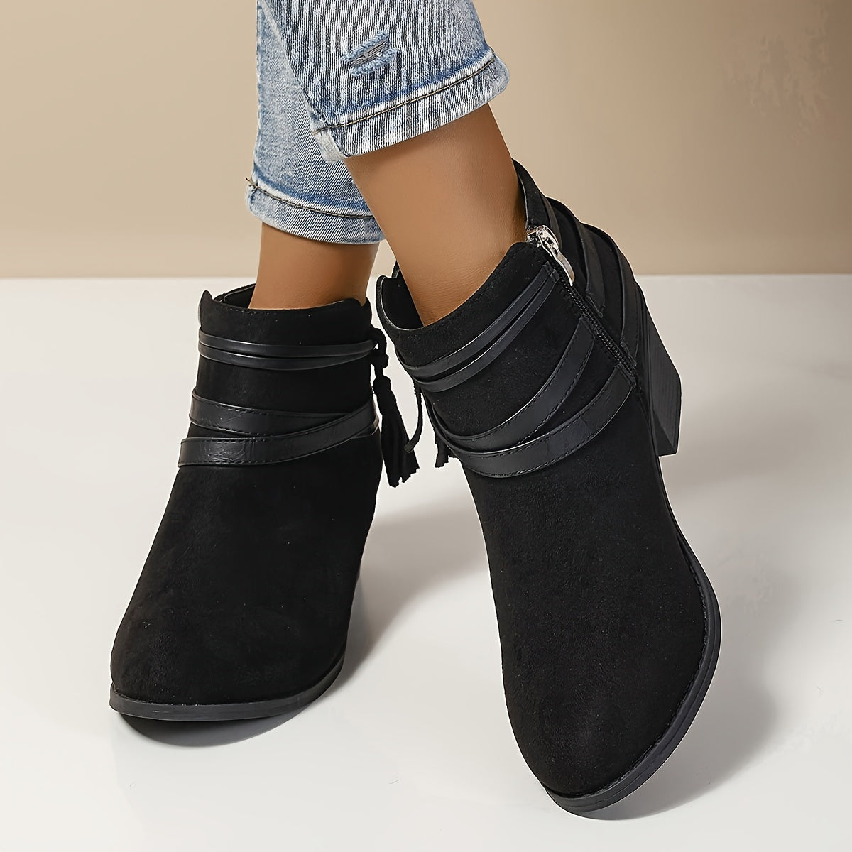 Lena | Charaktervolle Stiefeletten mit Quastenriemen und Blockabsatz