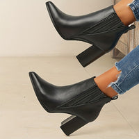 Clara | Moderne Stiefeletten mit Spitze und Blockabsatz
