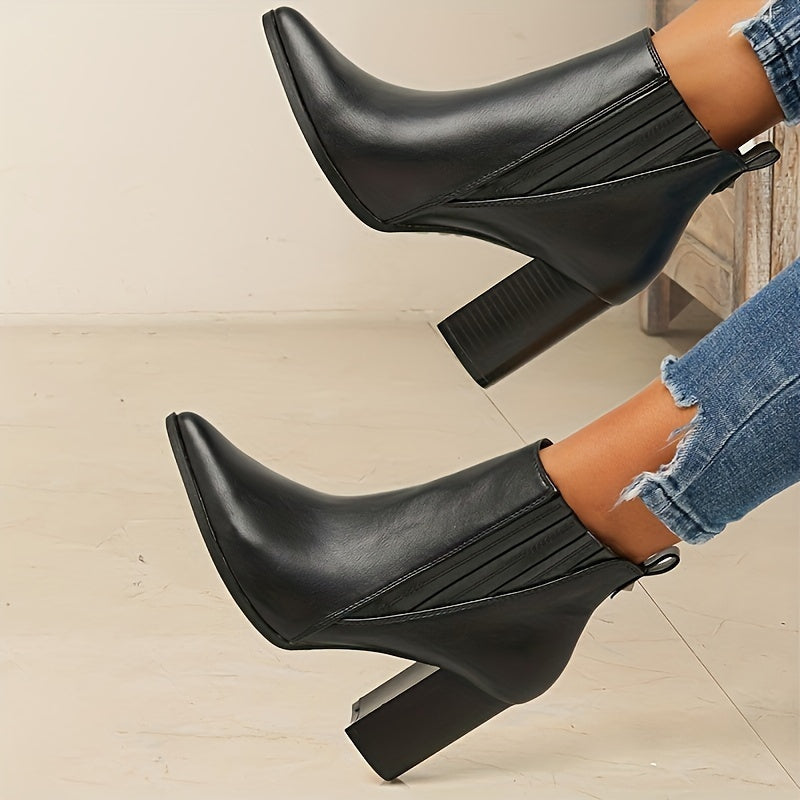 Clara | Moderne Stiefeletten mit Spitze und Blockabsatz