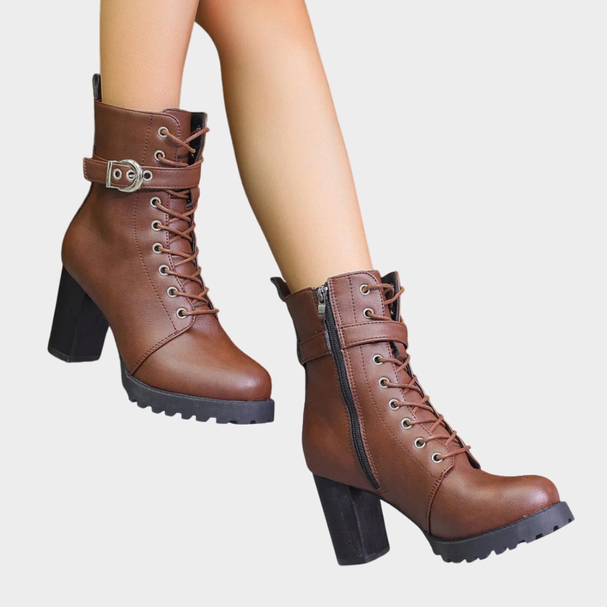 Madison | Markante Combat Stiefeletten mit Blockabsatz und Schnallenriemen