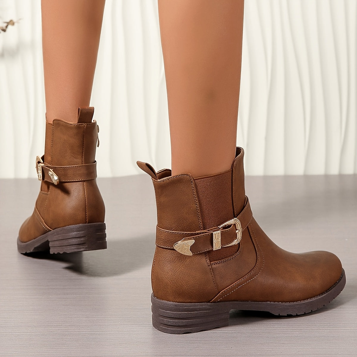 Emily | Stilvoll Western inspirierte Stiefeletten mit Schnallendetail