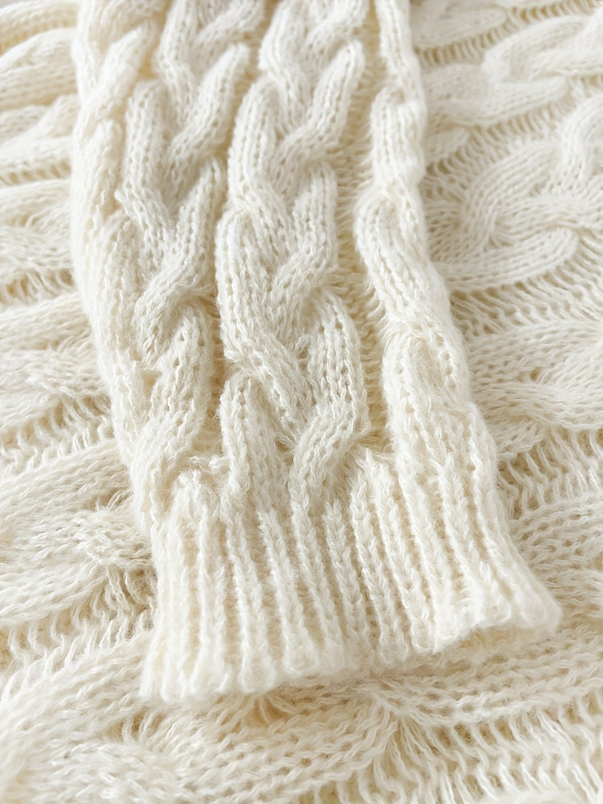 Florence | Cable-Knit Sweater – Relaxed V-Neck Style