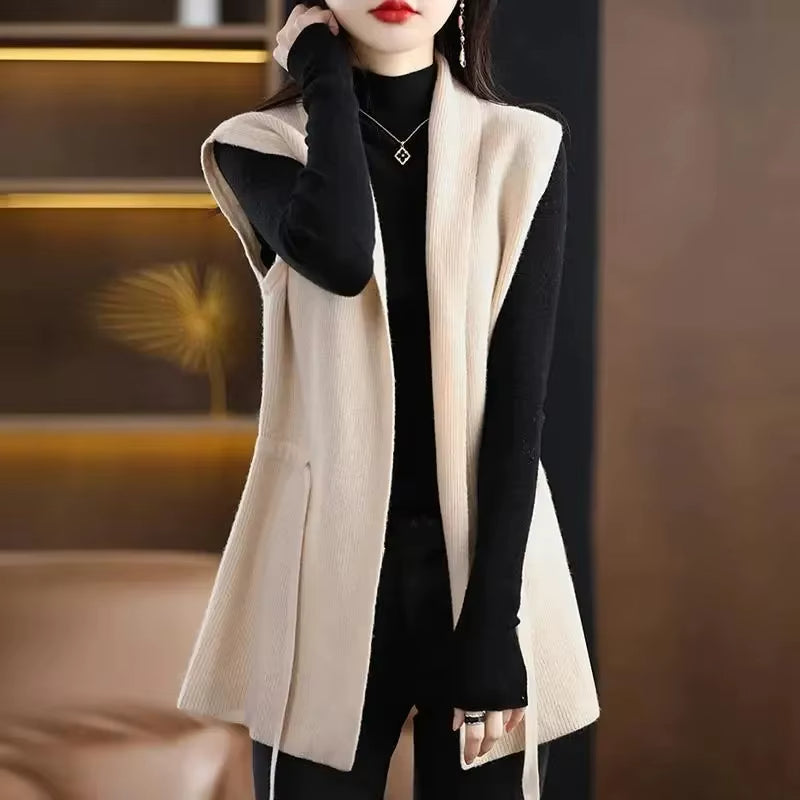 Isabelle | Elegante Merinowollweste mit Bindegürtel