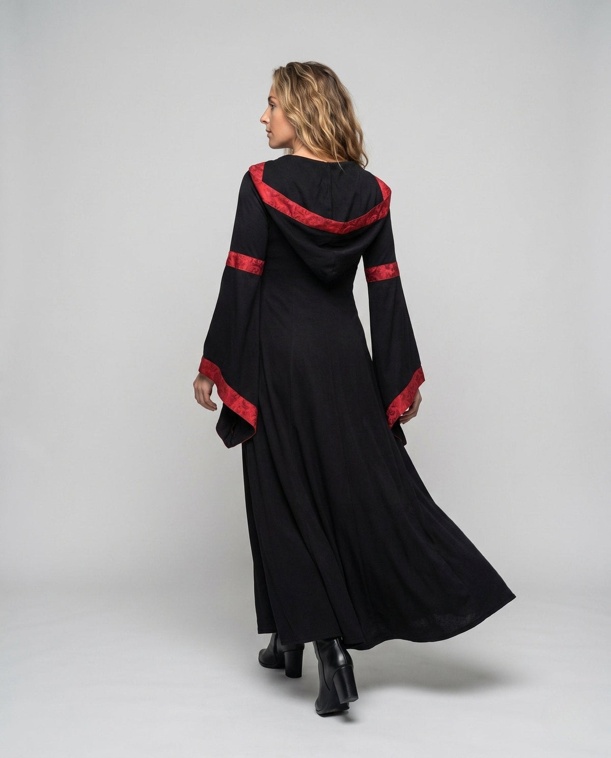 Drune | Historical Costume Dress with Elegant Lacing