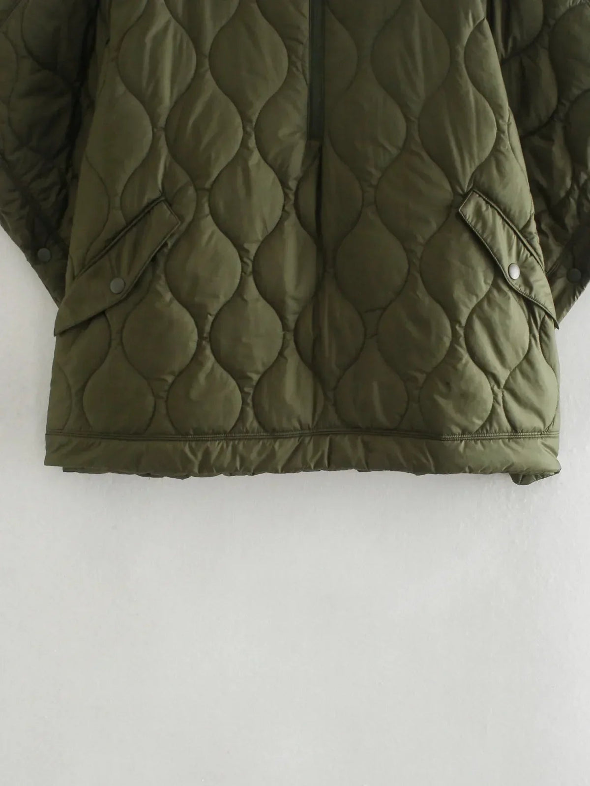 Mila | Warme und moderne Kurzarm Daunenjacke