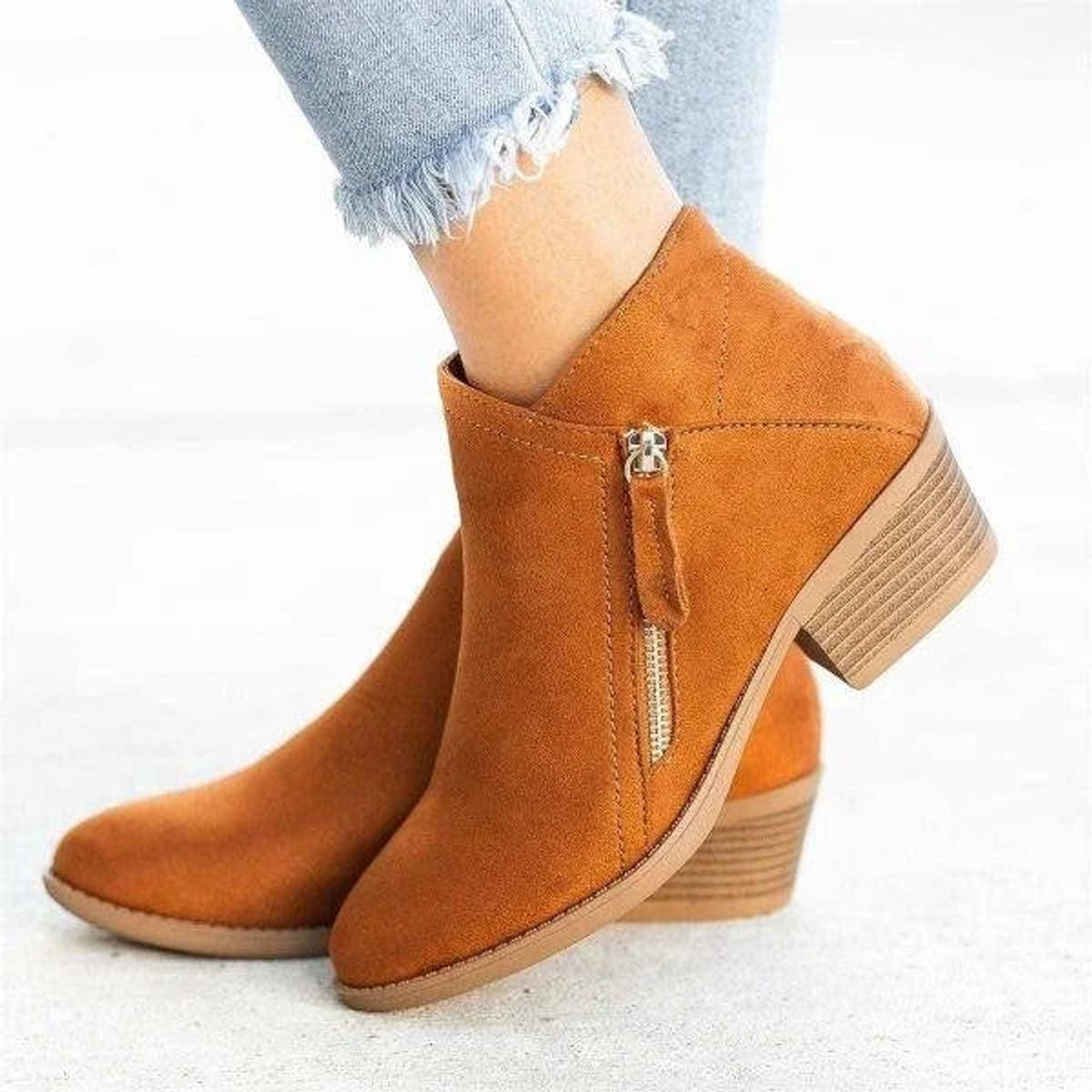 Celeste | Zeitlose Stiefeletten aus Wildleder mit niedrigem Blockabsatz