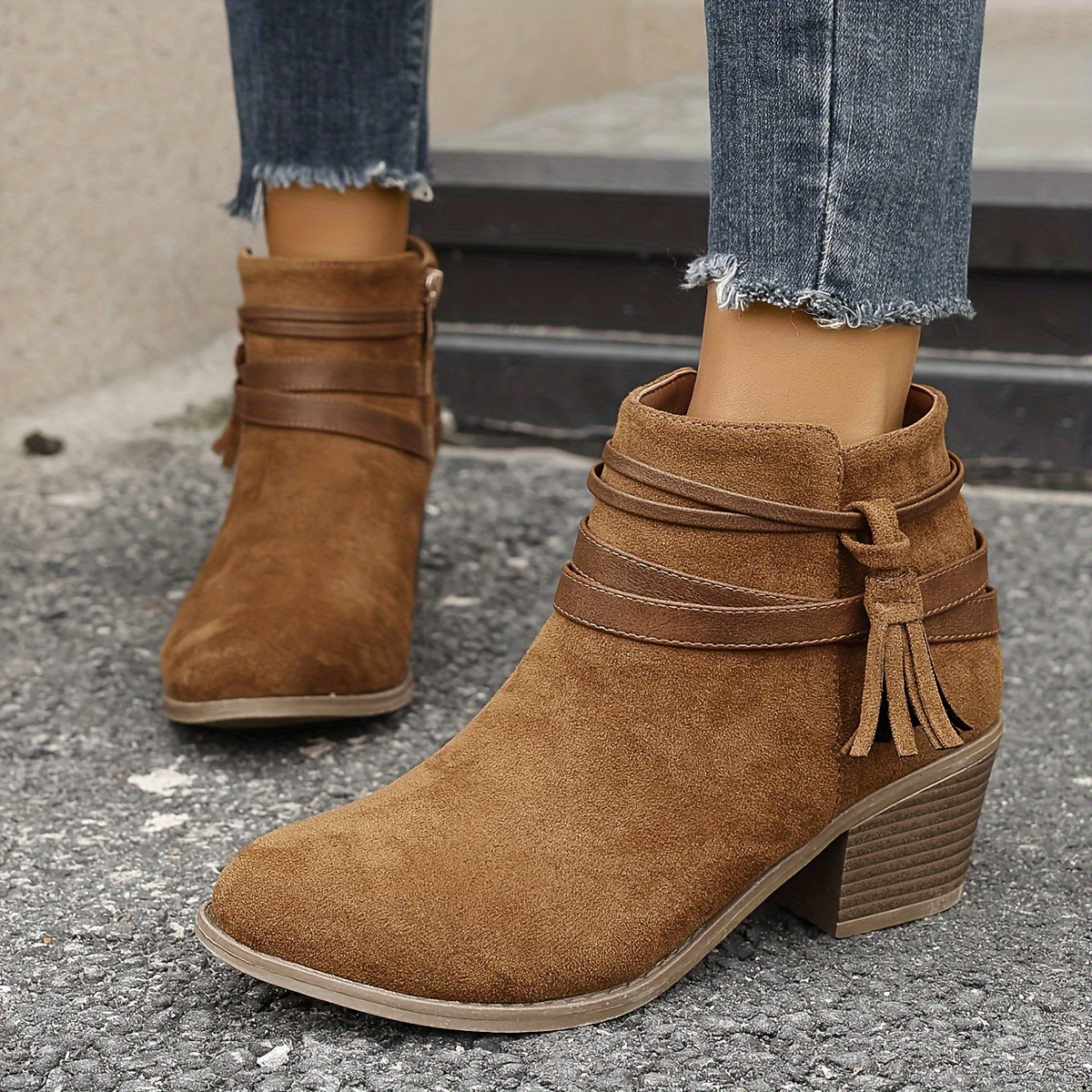 Lena | Charaktervolle Stiefeletten mit Quastenriemen und Blockabsatz