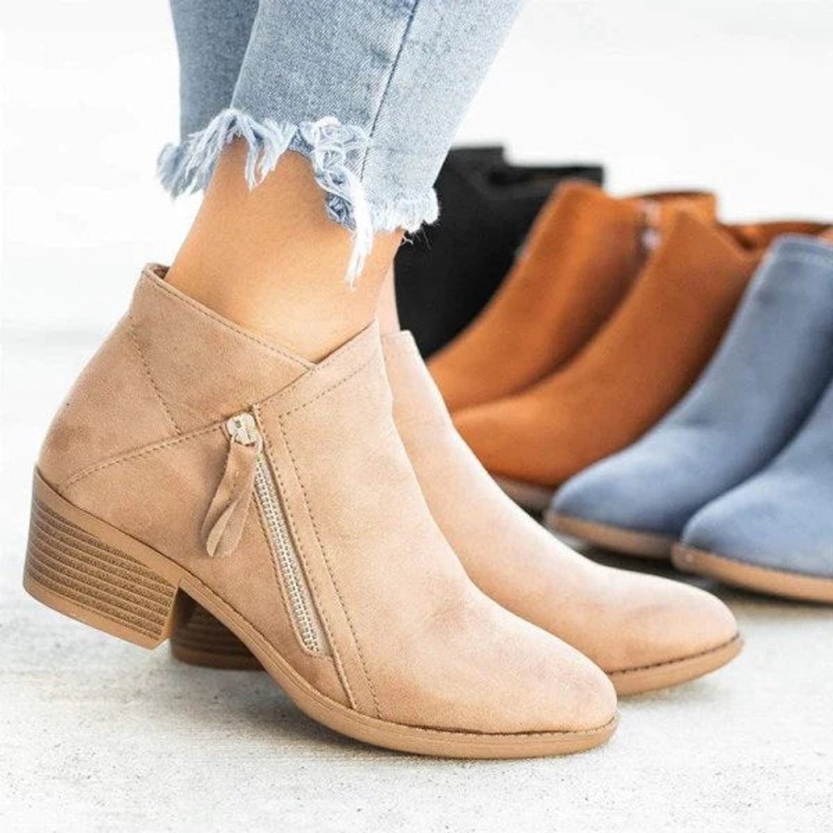 Celeste | Zeitlose Stiefeletten aus Wildleder mit niedrigem Blockabsatz