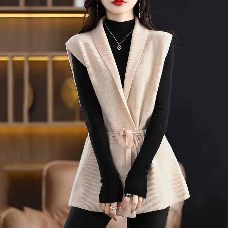Isabelle | Elegante Merinowollweste mit Bindegürtel