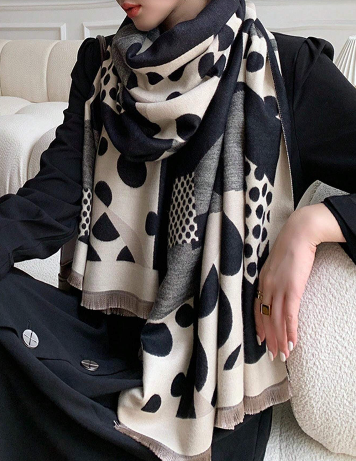 Drew | Graphic Scarf – Timeless Design for Every Outfit
